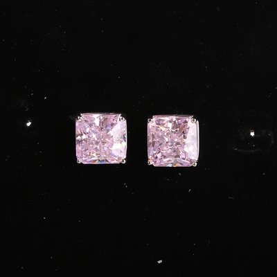 Cut Pink Crystal Diamondの王女のスタッド925の純銀製の宝石用原石のイヤリング