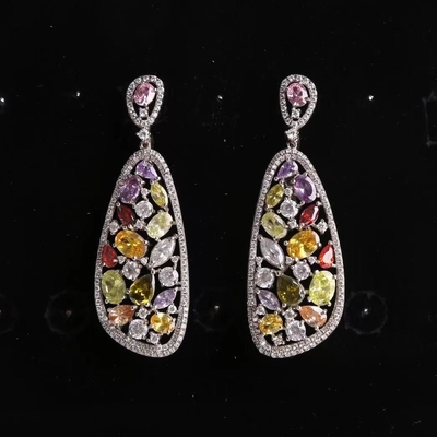 多彩な方法たがのイヤリングのハンドメイドの宝石類925の純銀製の宝石用原石のイヤリング