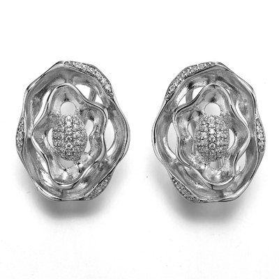 金のイヤリングは925の銀製CZのイヤリングの楕円形の渦巻の耳の袖口のイヤリングを設計する