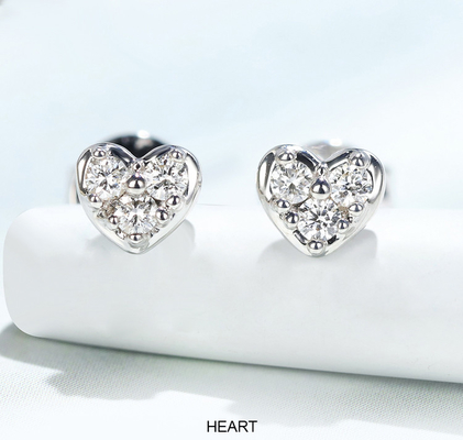 純銀製の華麗な切られたダイヤモンドのあたりのハート形のスタッドのイヤリング0.80ct