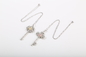 女性のための最も最近の中心のキーCZの吊り下げ式のネックレスは925純銀製のペンダントを魅了する