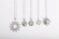 日曜日のペンダント925の女性のための銀製の宝石用原石のペンダントの人格宝石類のトーテム力