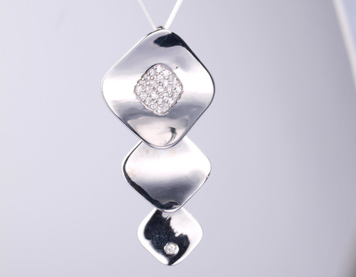 18k 白金 金属 925 ステルリング シルバー ユニセックス ペンダント クッション チェーン付き