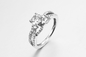 925純銀製CZの立方ジルコンは女性のための結婚指輪を鳴らす