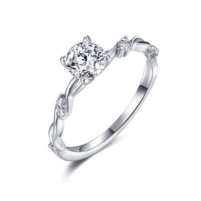 5.5mmは斜面が婚約指輪AAAを置いたMoissaniteの円形の925純銀製を等級別にする